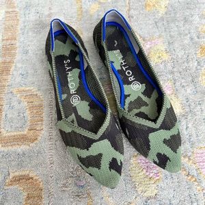 Rothy’s the point in Camo size 8.5